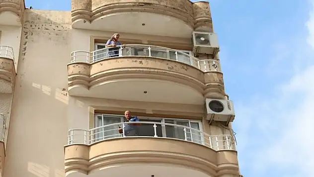 Hatay'da annesini balkondan atmaya çalışan zanlı gözaltına alındı
