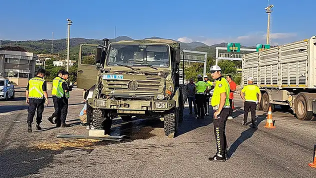 Hatay'da askeri aracın tıra çarpması sonucu 10 asker yaralandı
