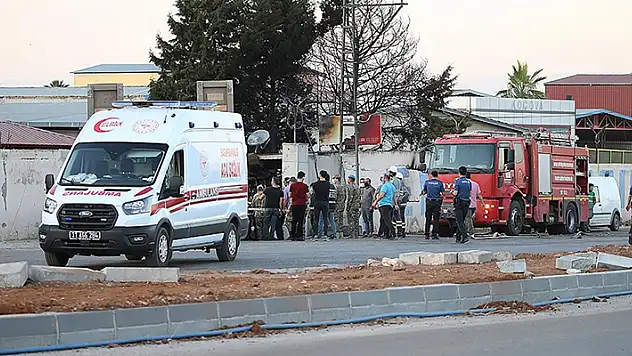 Hatay'da askeri tır çırçır fabrikasının duvarına çarptı: 2 şehit
