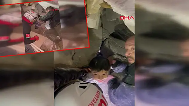 Hatay'da Ayaz ve ablası Ece Su'nun kurtarıldığı anlar kamerada
