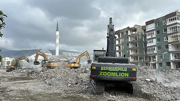 Hatay'da bina yıkım ve enkaz kaldırma çalışmaları 75 mahallede devam edecek
