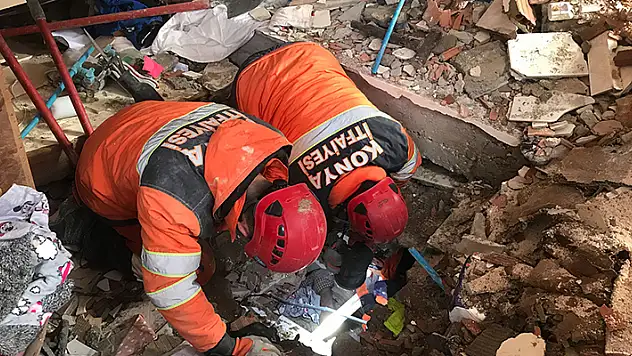 Hatay'da enkaz altında kalan 1 kişi 89 saat sonra kurtarıldı
