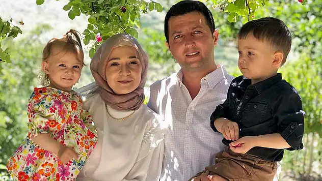 Hatay'da enkazda kalan Uğur öğretmen ile 2 çocuğu öldü, eşi yaralı kurtarıldı

