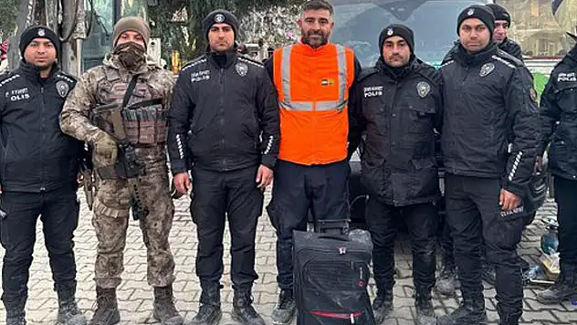 Hatay'da görevli Konya Büyükşehir personeli bulduğu 4 milyon TL dolu çantayı polise teslim etti!