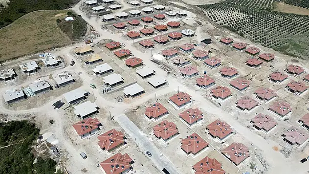 Hatay'da köy tipi afet evleri eylülde teslim edilecek
