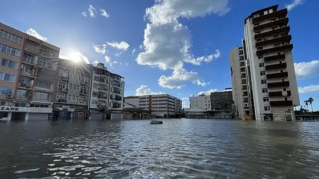 Hatay'da olumsuz hava koşullarından etkilenen 212 kişi tahliye edildi
