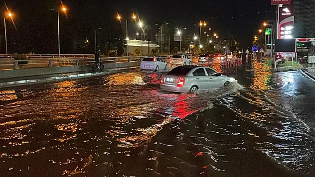Hatay'da sağanak hayatı olumsuz etkiledi
