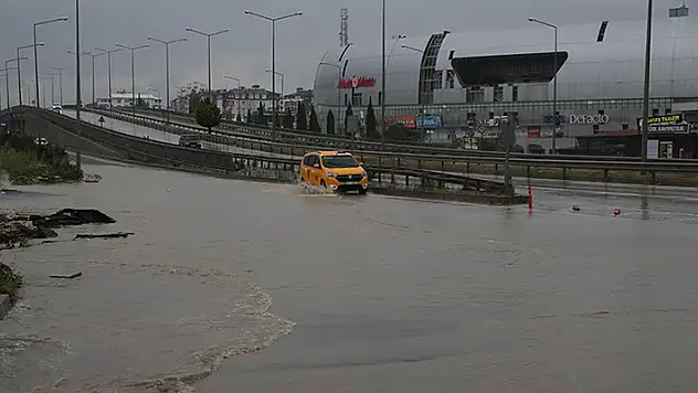 Hatay'da sağanak hayatı olumsuz etkiledi
