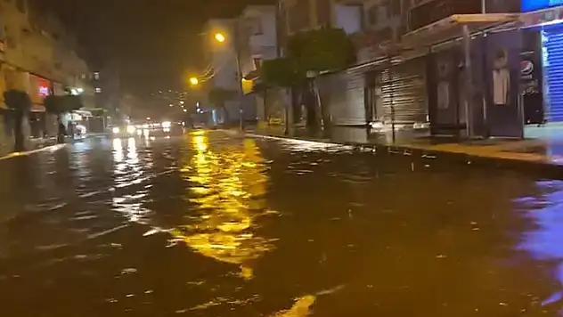 Hatay'da sağanak yağış, su baskınlarına neden oldu
