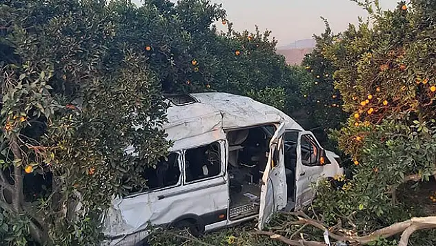 Hatay'da tarım işçilerini taşıyan minibüs devrildi