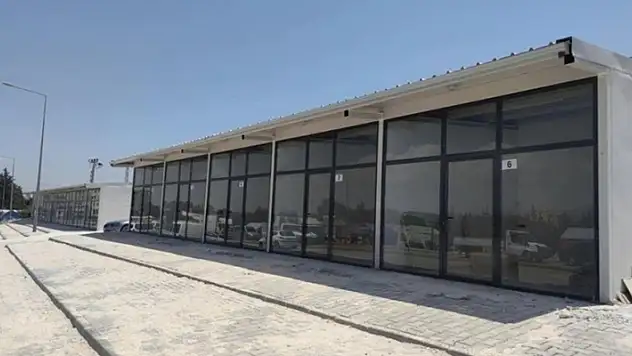 Hatay'da yapımı tamamlanan 96 prefabrik iş yerinin anahtarı teslim edildi
