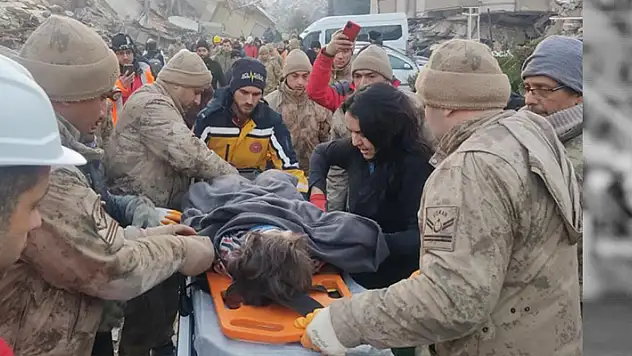 Hatay'dan sevindirici haber: 51 saat sonra 5 yaşındaki kız çocuğu sağ kurtarıldı
