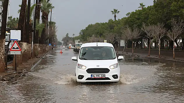 Hatay'ın İskenderun ilçesinde sağanak etkili oldu
