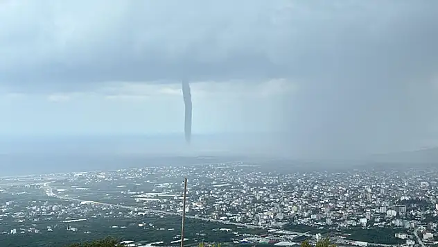 Hatay'da yağış sonrası hortum çıktı
