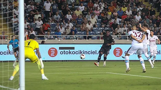 Hatayspor geriye düştüğü maçta Trabzonspor'u 3-2 yendi
