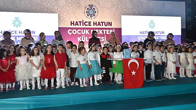 Hatice Hatun Külliyesi Çocuk Mektebinde mezuniyet heyecanı
