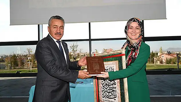 Hatice Kübra Tongar Seydişehir'de sevenleri ile buluştu
