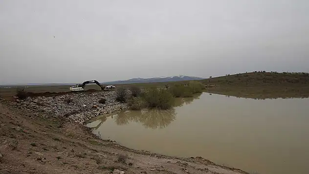 Hatunsaray Göleti'nde taşkın riskine karşı su tahliyesi yapılıyor