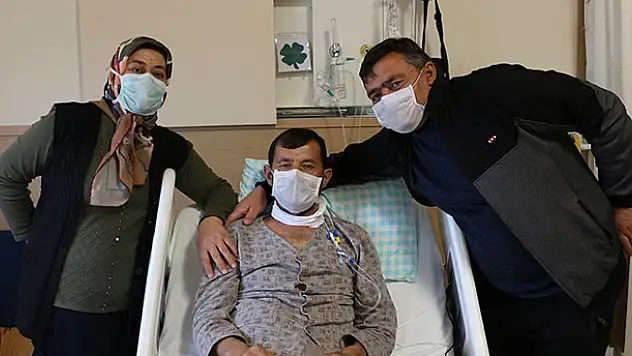 Hayata kardeşinin böbreği ile tutundu