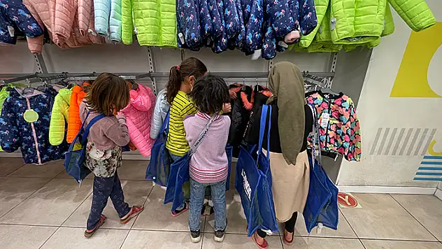 Hayatı Paylaşanlar Derneği ihtiyaç sahibi çocukların yüzünü güldürüyor