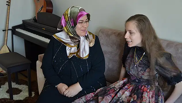 Hayatını adadığı engelli kızının gelişimi en büyük mutluluğu oldu