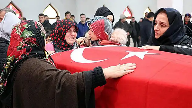 Hayatını kaybeden madencilerin cenazeleri toprağa verildi