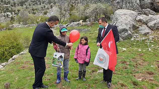 Hayvan otlatan öğrenciye sürpriz doğum günü kutlaması