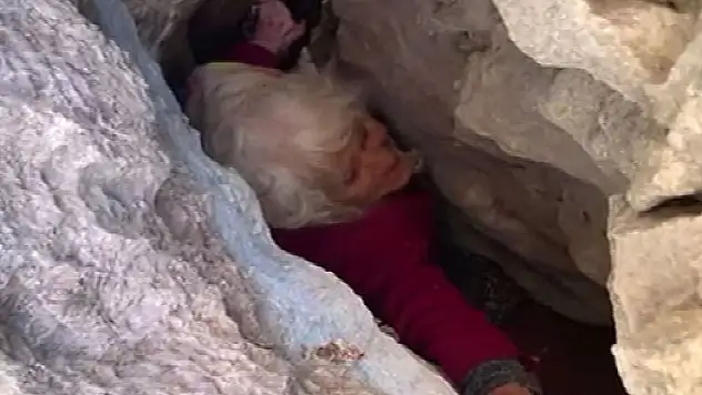 Hayvan otlatmaya çıkıp kayboldu, kayalıklardaki yarığa düşüp halde bulundu