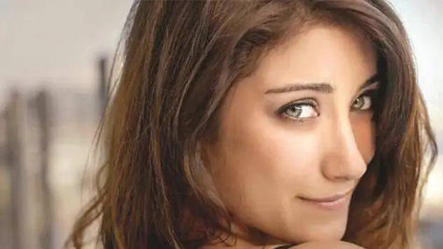 Hazal Kaya sevenlerini üzecek!