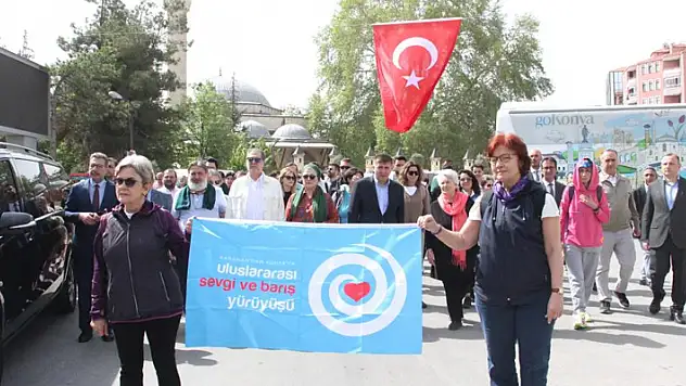 Hazreti Mevlana için Karaman'dan Konya'ya Sevgi ve Barış Yürüyüşü düzenlendi

