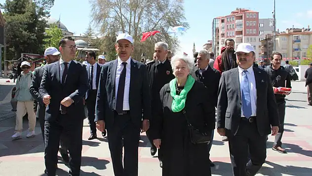 Hazreti Mevlana için Karaman'dan Konya'ya Sevgi ve Barış Yürüyüşü düzenlendi
