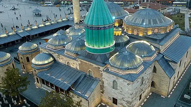 Hazreti Mevlana'ya ziyaretçi akını