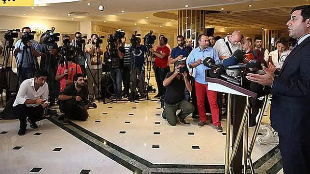 HDP'den Berlin'de TRT ve AA'ya ambargo