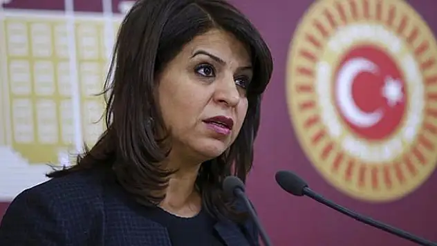 HDP'li vekil evinin önünde gözaltına alındı