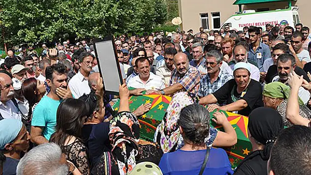 HDP'li vekiller terörist cenazesine katıldı