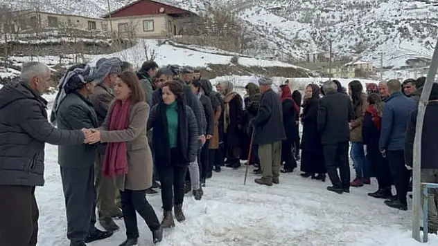 HDP'li vekiller teröristin cenazesine katıldı