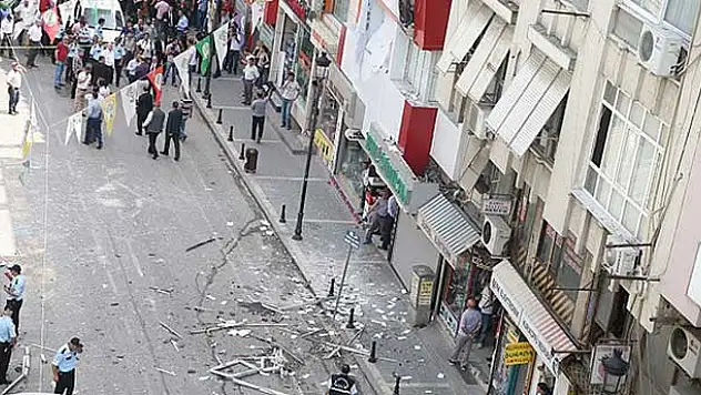 HDP'nin Mersin ve Seyhan binalarında patlama