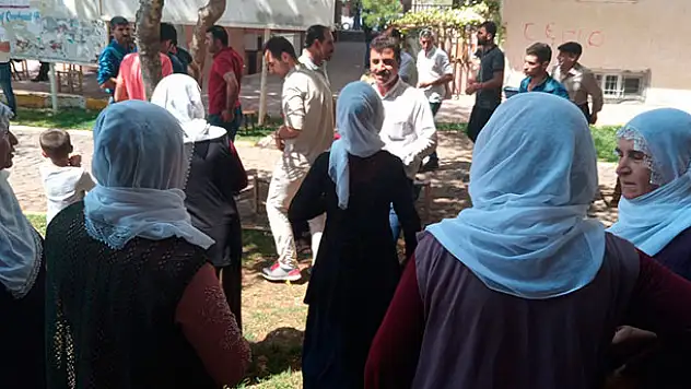 HDP önünde eylem başlatan kadının oğlu bulundu