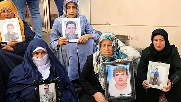 HDP önündeki ailelerin eylemi 53'üncü gününde .