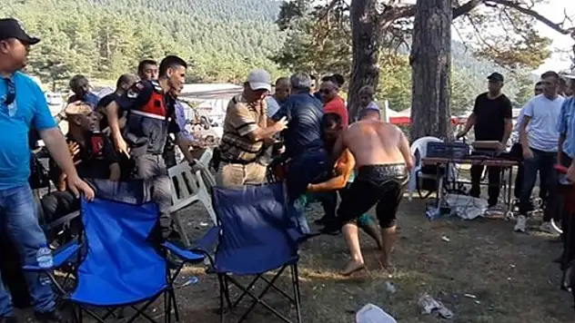Hedef şaşıran pehlivan, vatandaşı yere serdi
