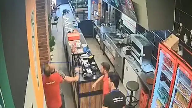 Heimlich manevrası ile müşterisinin hayatını kurtardı