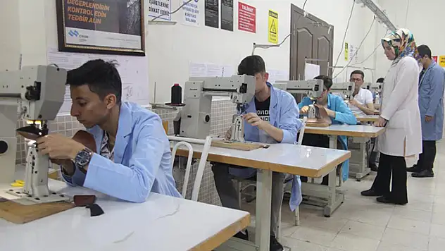 Hem velilerin hem öğrencilerin gözdesi! Konya'da bu liseyi bitiren işsiz kalmıyor