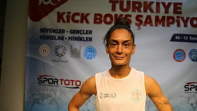Hemşire Duygu kick boks kariyerini yenilgisiz sürdürüyor

