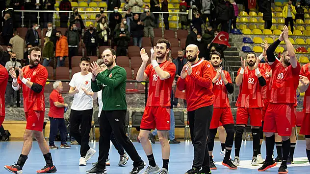 Hentbolda milli kadro açıklandı