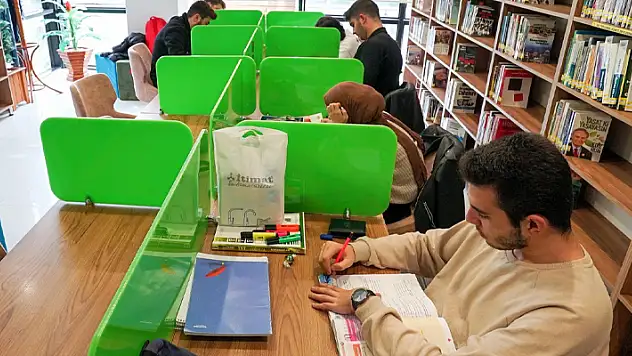 Her yaştan Meramlının gözdesi: İlçe Halk Kütüphanesi
