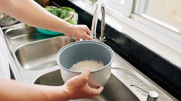 Herkesi arada bırakan o soru! Pirinç yıkanmalı mı yıkanmamalı mı?