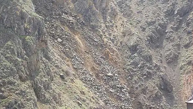 Heyelan anı kamerada