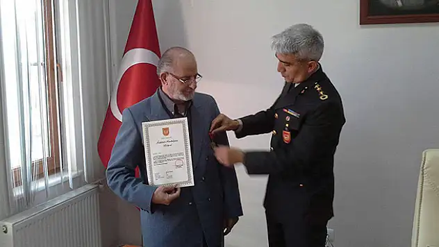 Hiç görmediği babasının İstiklal Madalyası'nı aldı