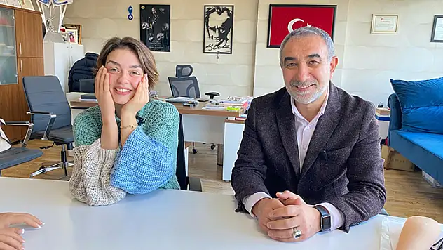 Hikayesiyle Türkiye'nin en çok konuşulanı olan Konyalı  Rabia, deneme kol protezini aldı
