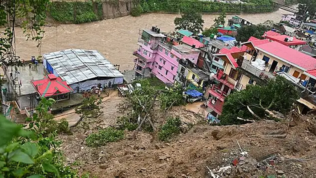 Hindistan'da heyelan faciası: 36 ölü

